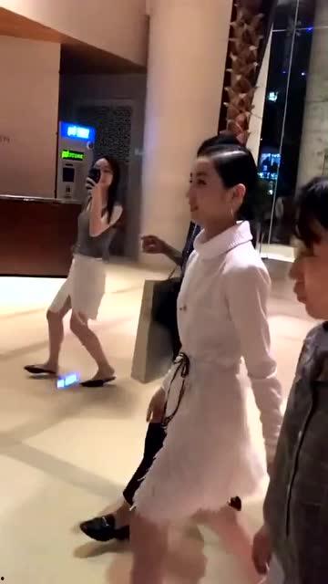 女人走路的气质视频,揭秘女性独特气质的步伐之谜